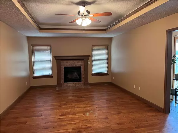 Odessa, MO 64076,404 College TER