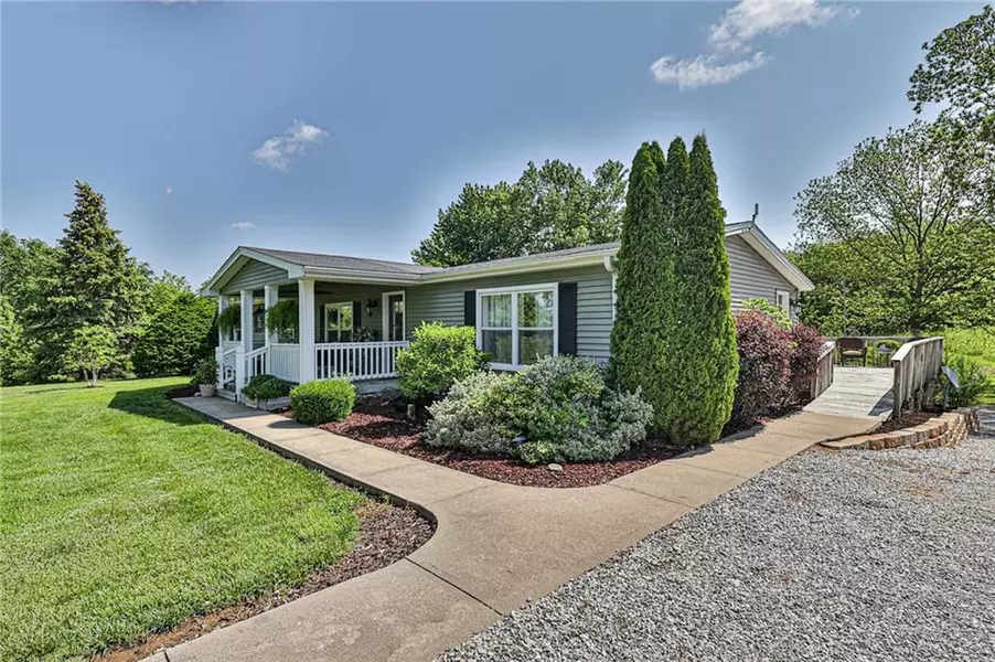 20918 Gliddens RD, Waverly, MO 64096