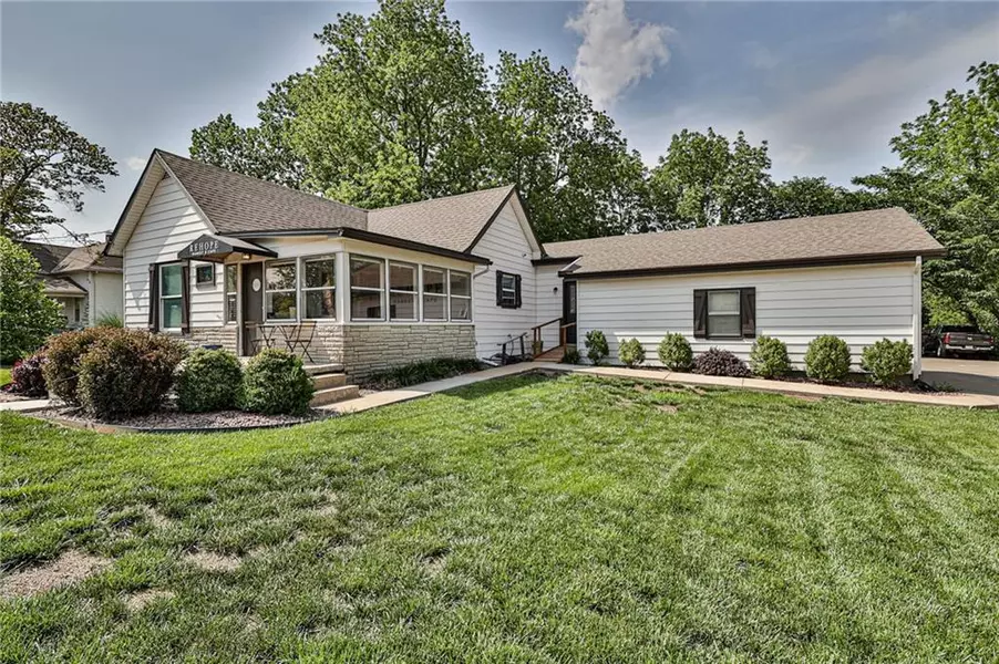 808 W Main ST, Greenwood, MO 64034