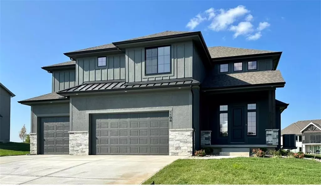 1108 Hummingbird CT, Greenwood, MO 64034