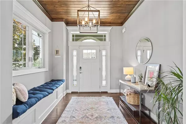 Riverside, MO 64150,5062 NW Messina CT