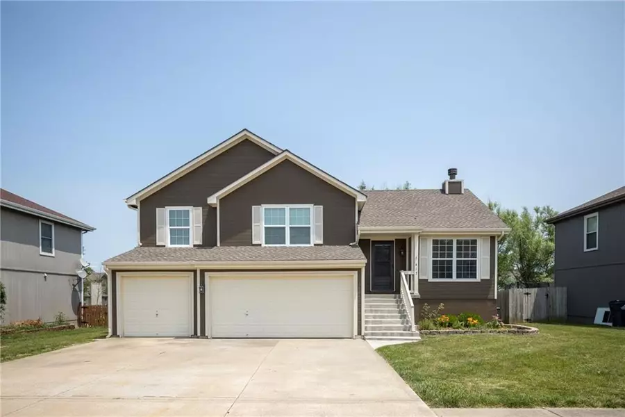 415 SW Joseph LN, Grain Valley, MO 64029