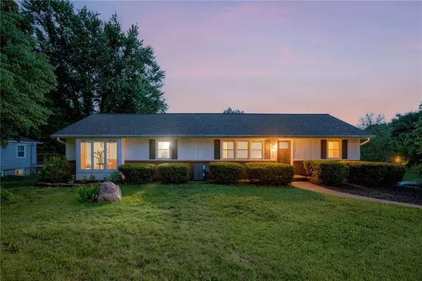 8309 N 9 HWY, Parkville, MO 64152