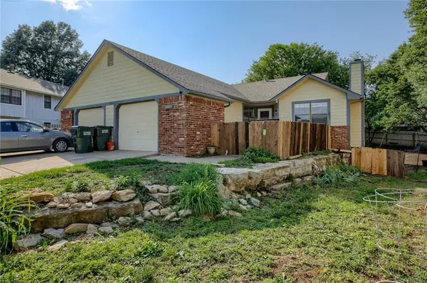 Lawrence, KS 66049,914 Alma CT