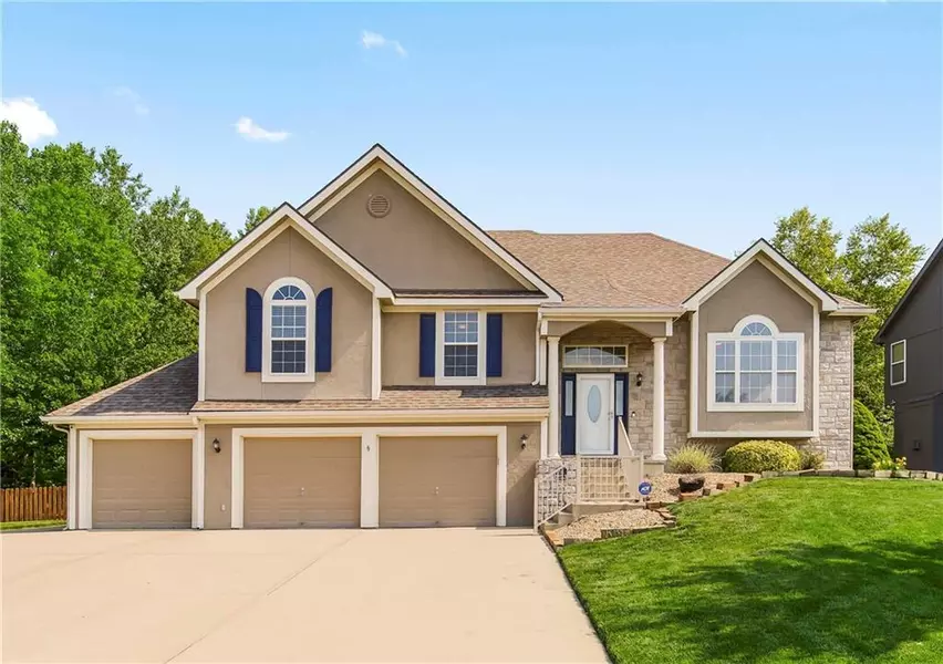 716 Rock Creek DR, Lansing, KS 66043