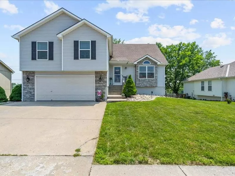 819 W 7th AVE, Kearney, MO 64060