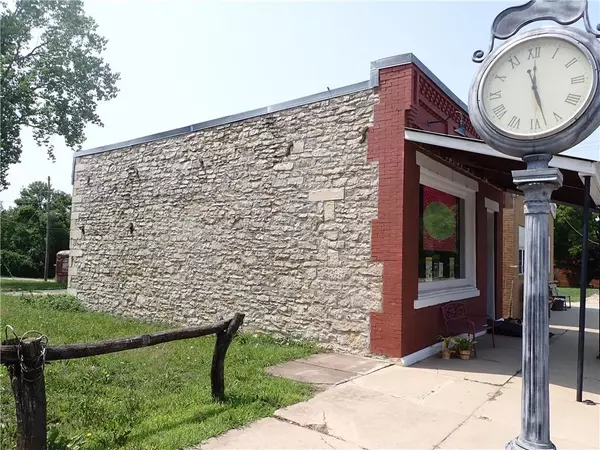 Lane, KS 66042,404 S Kansas AVE