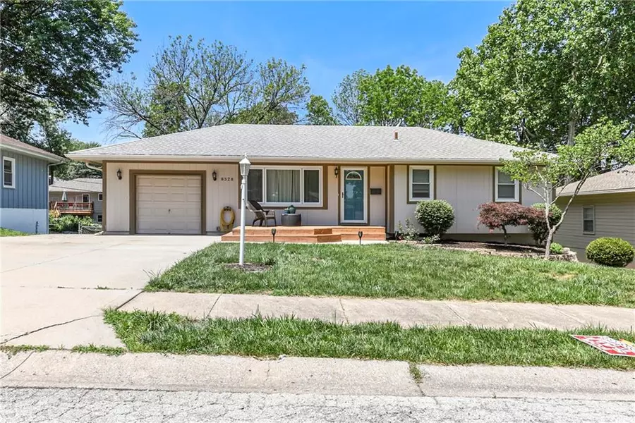 8328 Laurel AVE, Raytown, MO 64138