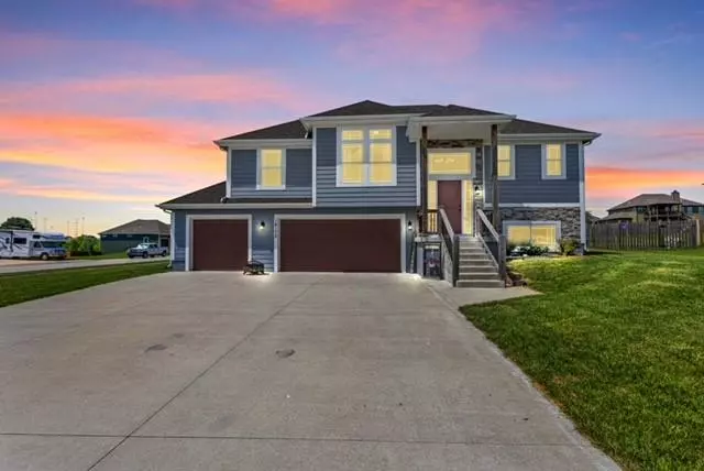 14172 Rockaway CT, Basehor, KS 66007