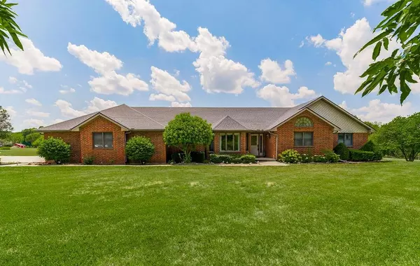 31990 Valley View DR, Paola, KS 66071