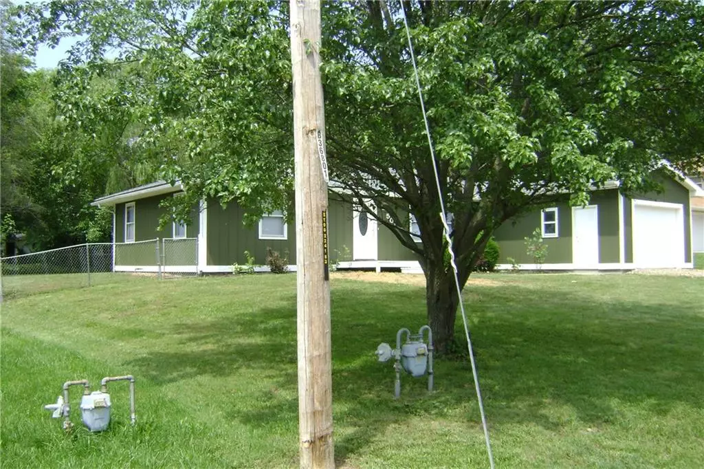 Mclouth, KS 66054,508 E Agnes ST