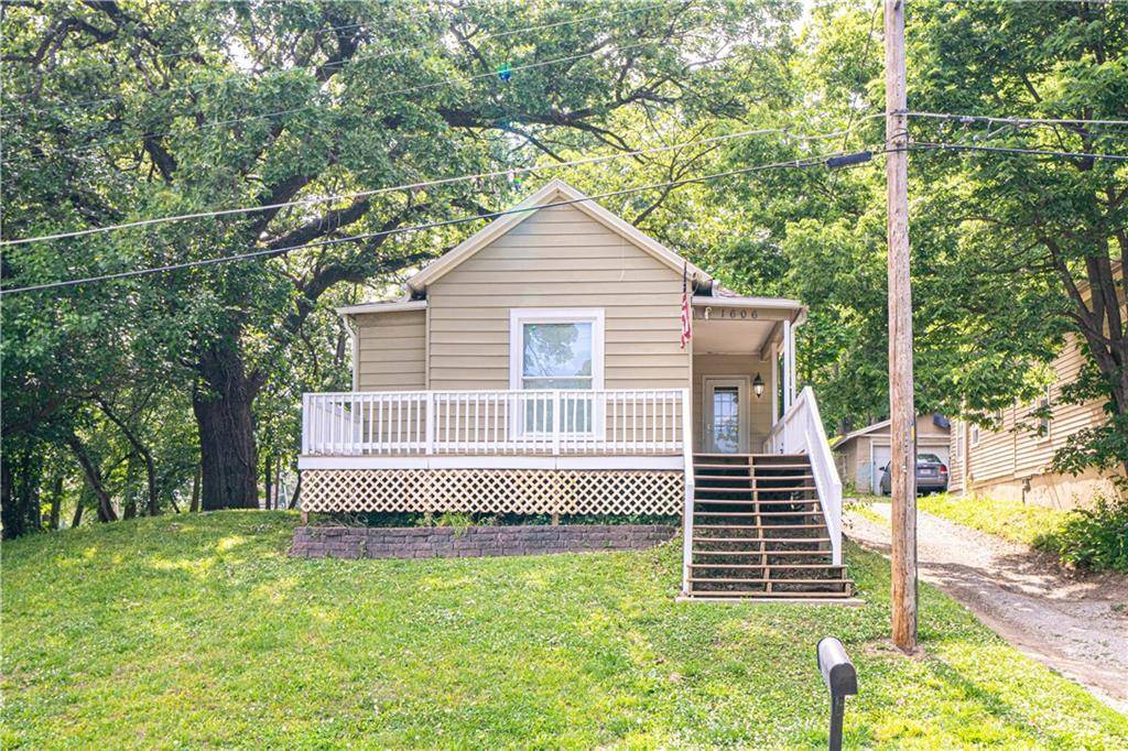 1606 N 20th ST, St Joseph, MO 64505