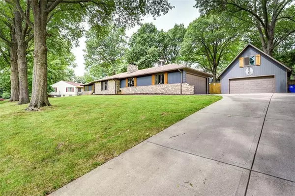 Overland Park, KS 66212,8518 Travis ST