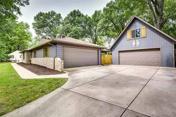 Overland Park, KS 66212,8518 Travis ST