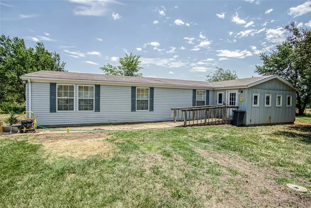 Paola, KS 66071,26501 Crescent Hill RD