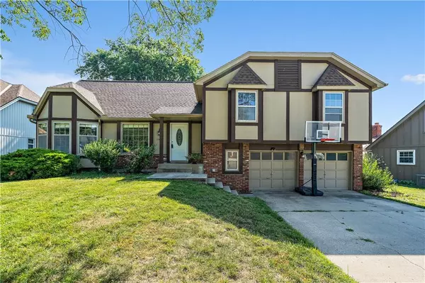 10441 Earnshaw ST, Overland Park, KS 66215