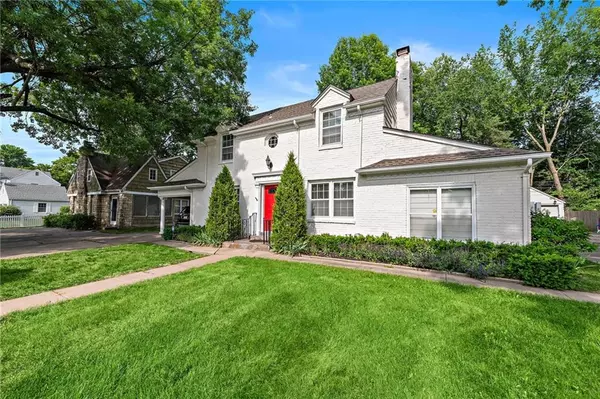 Kansas City, MO 64114,7715 Ward Parkway PLZ