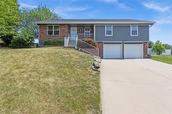 201 Morningview DR, Harrisonville, MO 64701