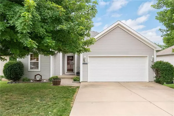 5009 NW Nantucket DR, Blue Springs, MO 64015