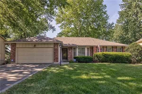 8411 W 87th ST, Overland Park, KS 66212