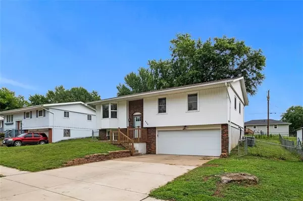 Lansing, KS 66043,600 Valley DR
