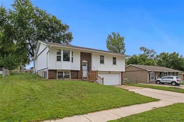 Lansing, KS 66043,600 Valley DR