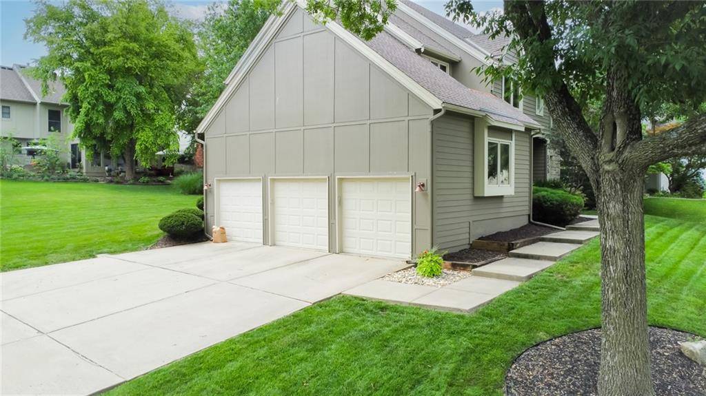 Lenexa, KS 66215,8029 Darnell LN