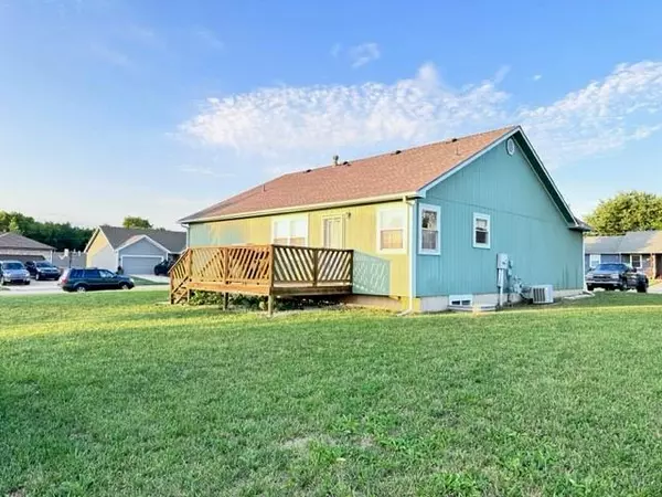 Tonganoxie, KS 66086,1242 S Red Cedar ST