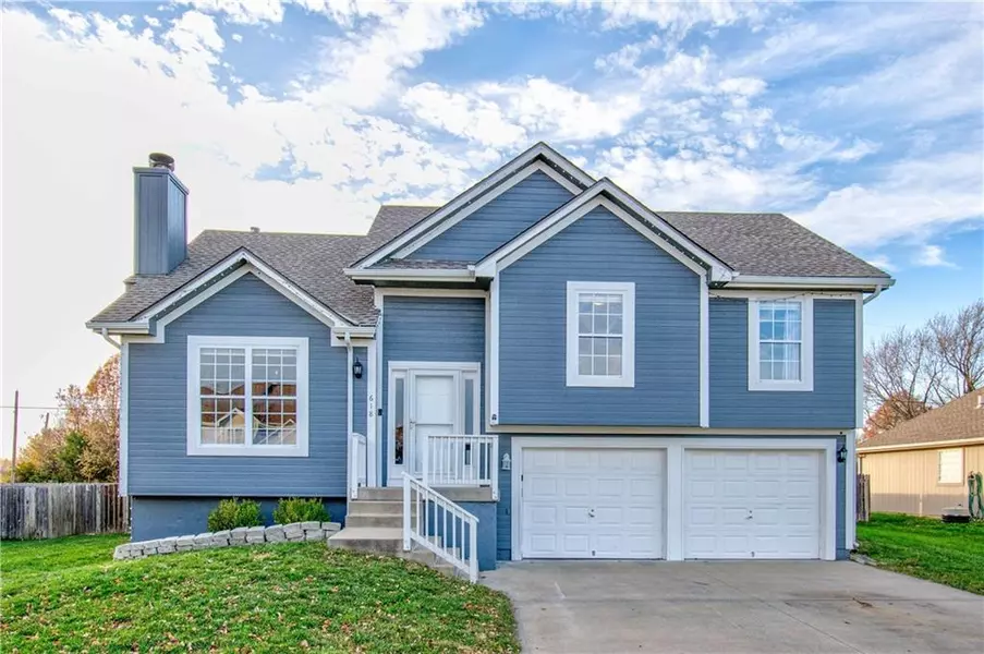 618 N Walnut LN, Lone Jack, MO 64070
