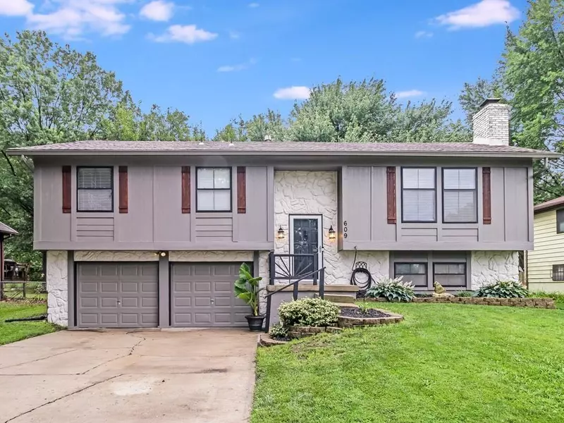 609 Kenneth LN, Belton, MO 64012