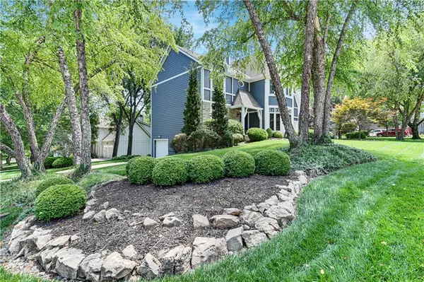 Leawood, KS 66209,12921 Briar DR