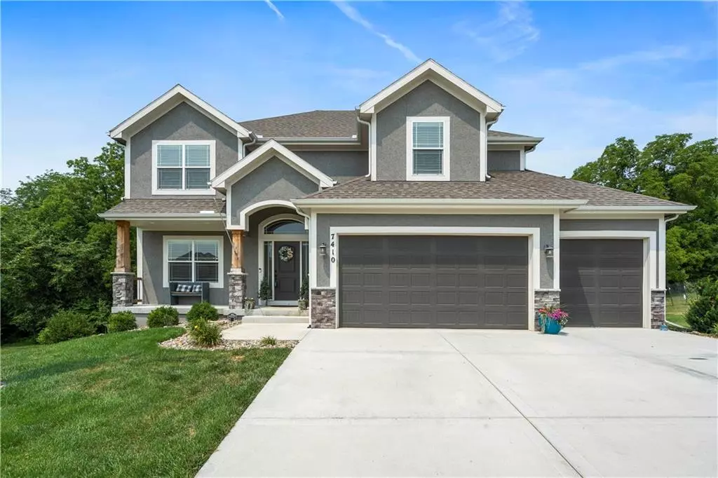 Parkville, MO 64152,7410 Forest Lakes DR