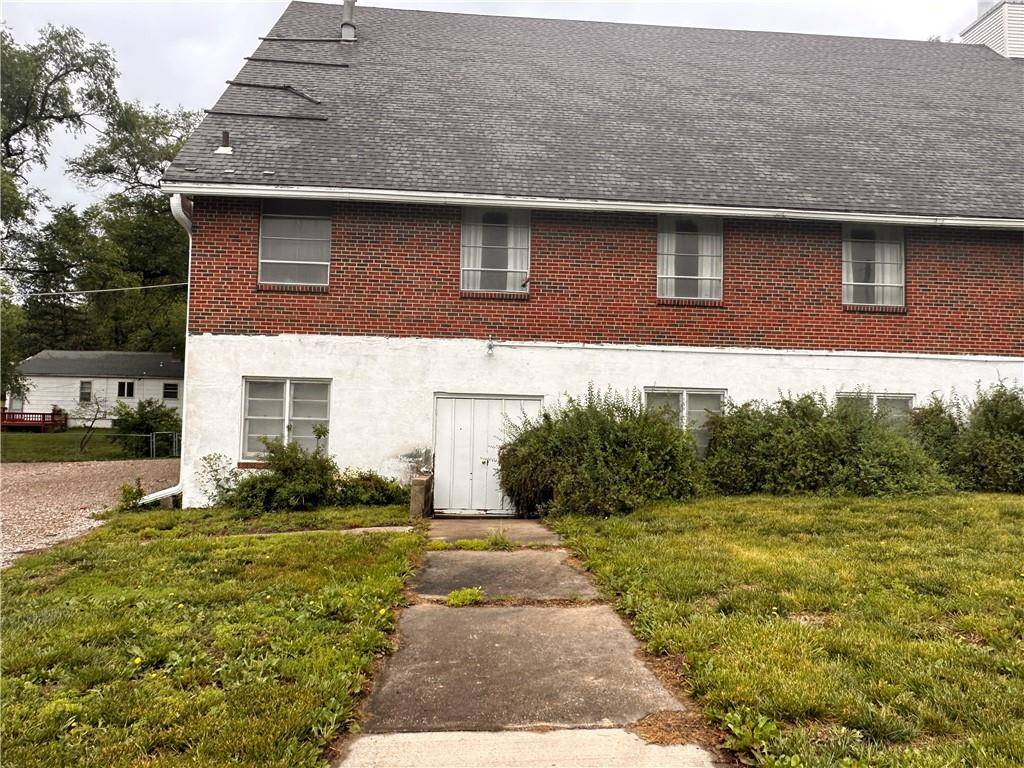Kansas City, MO 64114,8614 Wornall RD
