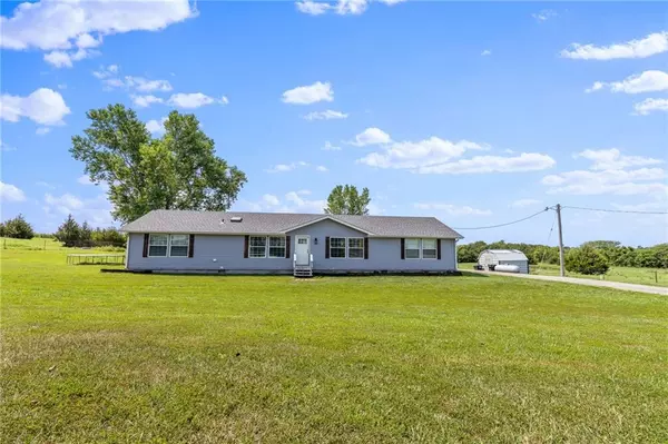 Pomona, KS 66076,690 Sand Creek RD