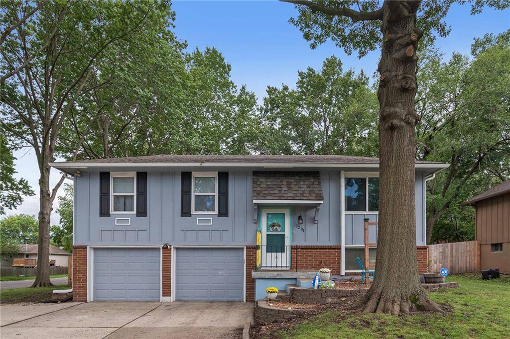 1201 NW Golfview DR, Grain Valley, MO 64029