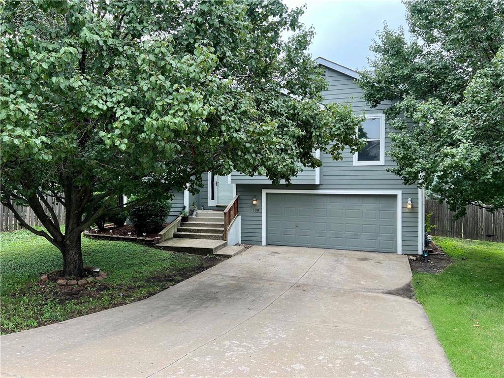 508 N Salsbury CT, Lawrence, KS 66049