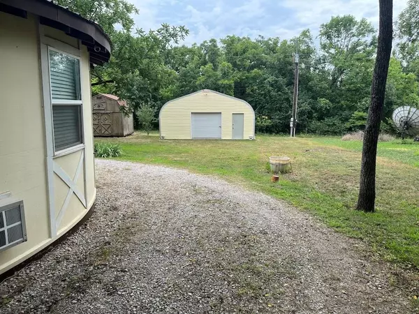 Lacygne, KS 66040,34 Tanglewood LN