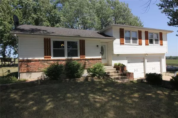 169 SW 401st RD, Centerview, MO 64019