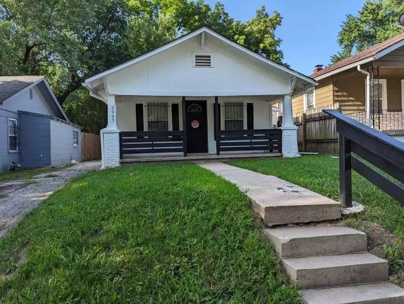 2903 E 61st ST, Kansas City, MO 64130