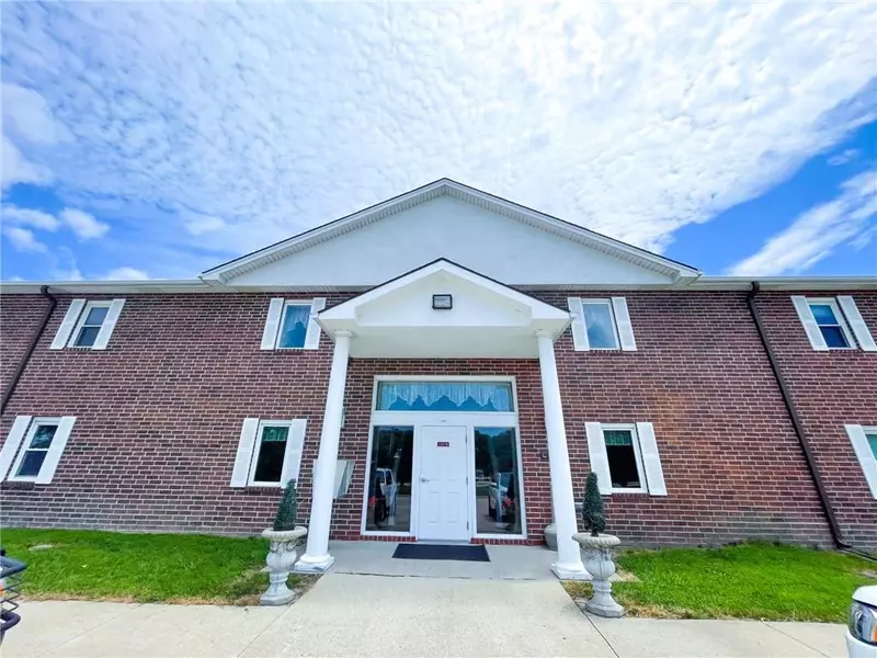 102 E Lawrence ST, Kearney, MO 64060