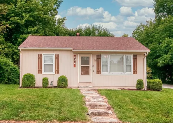 Greenwood, MO 64034,202 5th AVE #S