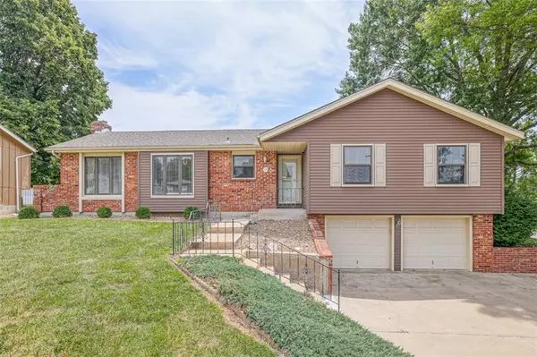 501 E Harold ST, Olathe, KS 66061