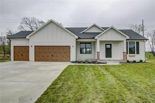 9797 Metropolitan CIR, Edwardsville, KS 66111