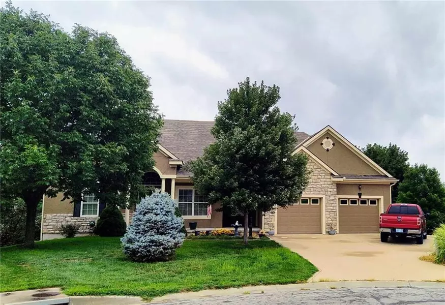 15014 Lakeview CT, Basehor, KS 66007