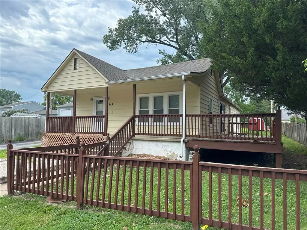 Tonganoxie, KS 66086,115 E 4th ST