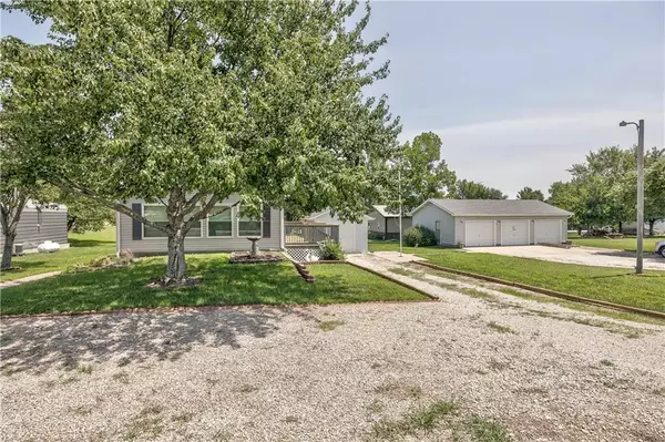 10 Foothills TRL, Linn Valley, KS 66040