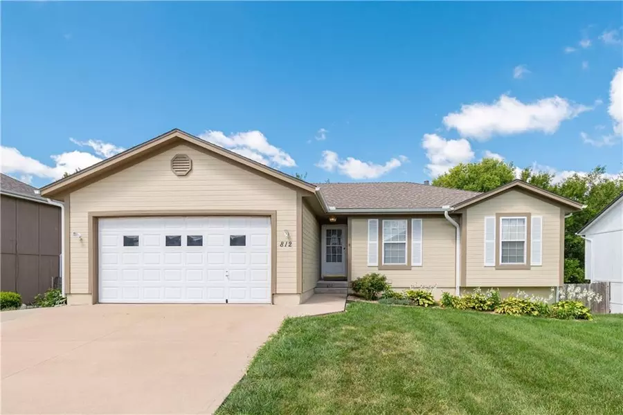 812 Canter ST, Raymore, MO 64083