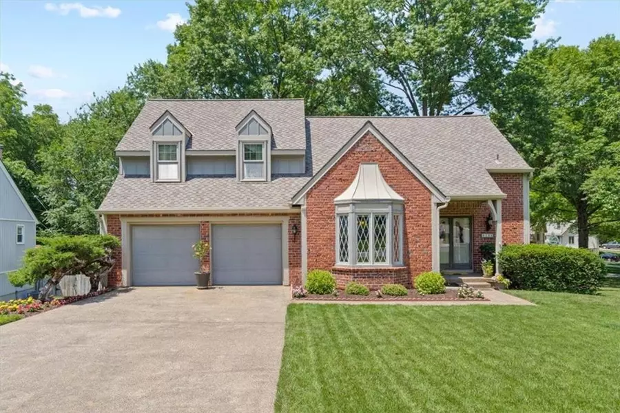 8100 Parkhill ST, Lenexa, KS 66215