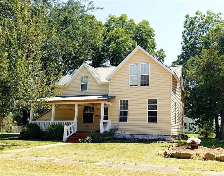 400 S Summit ST, Girard, KS 66743