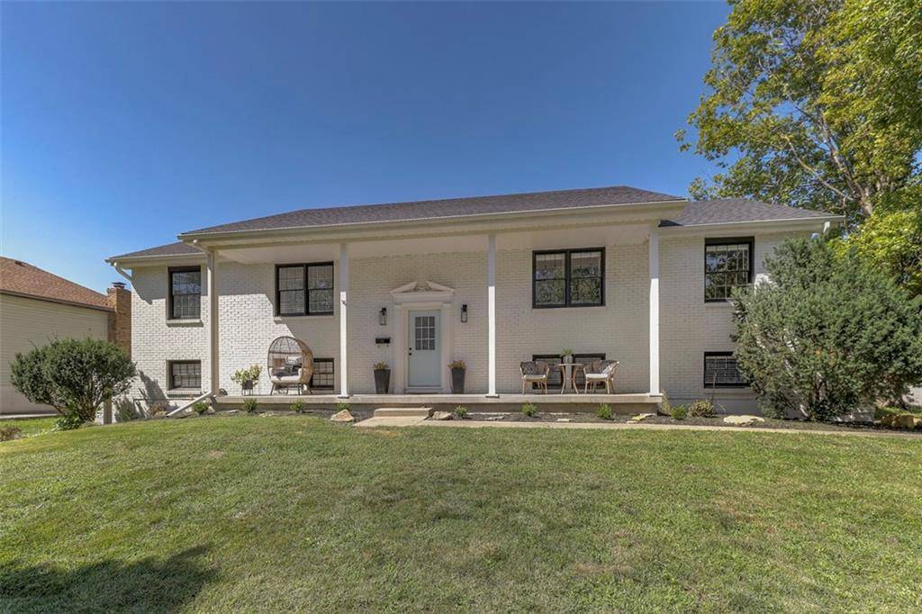 11900 W 59th TER, Shawnee, KS 66216